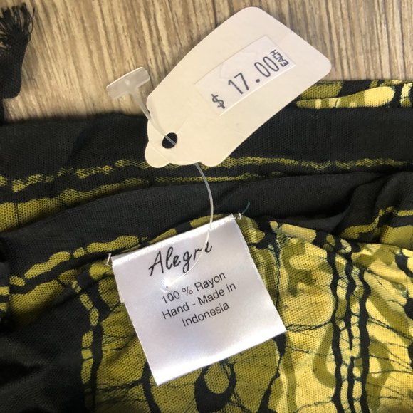 Alegre Wrap/Scarf NWT - Picture 2 of 3